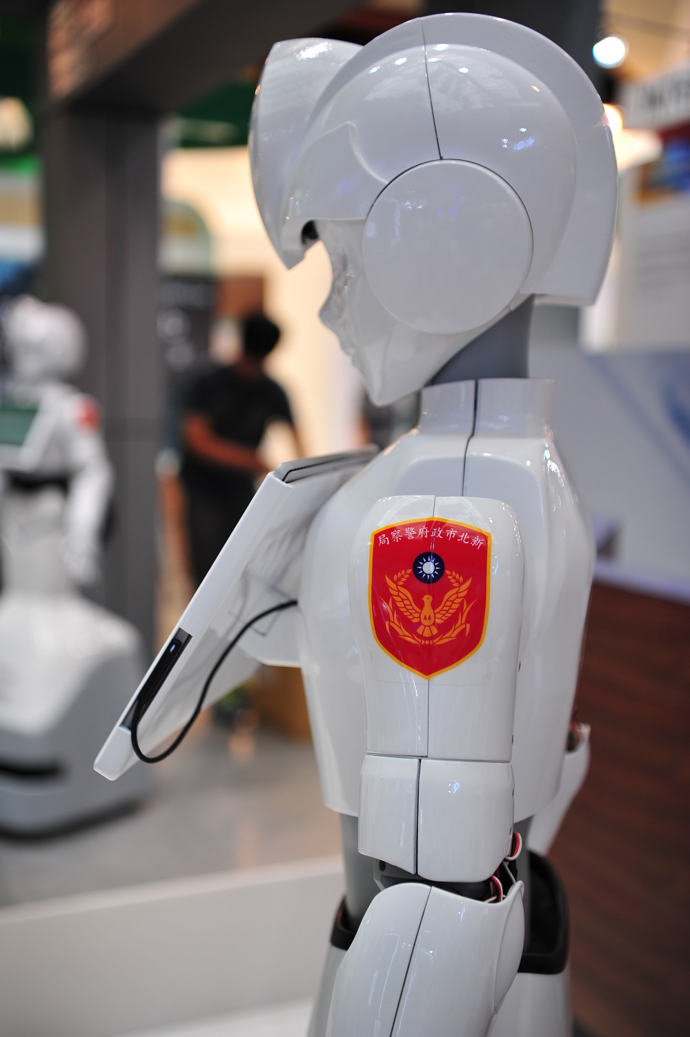 結合智慧科技產業 新北警政機器人WCIT登展